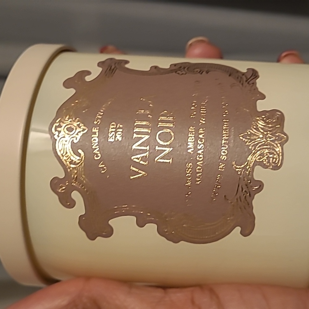 Vanilla Noir Scented Candle - 9oz - Picture 3 of 6